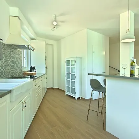 فيلة Vespera Rosini