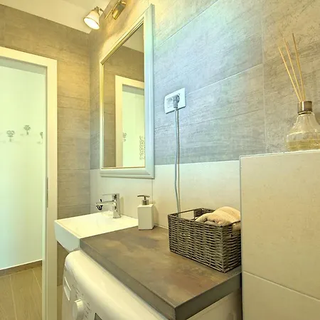 Vespera فيلة Rosini