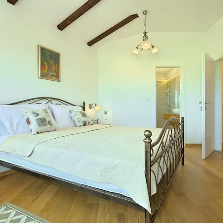 Vespera Villa