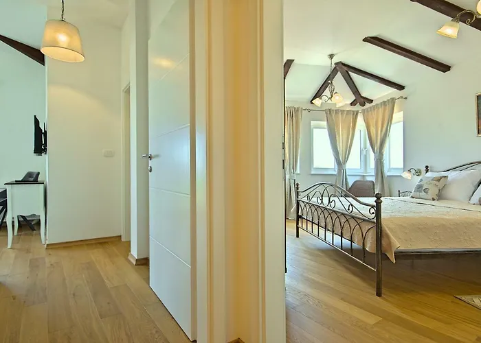 Vespera Villa Rošini